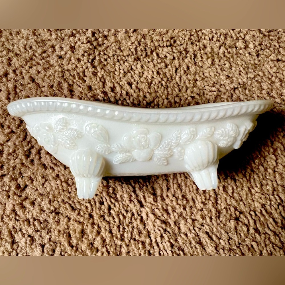 Vintage Avon Milk Glass Trinket Soap Dish Claw Tub